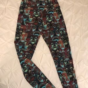 LuLaRoe Disney’s enchanted mirror leggings